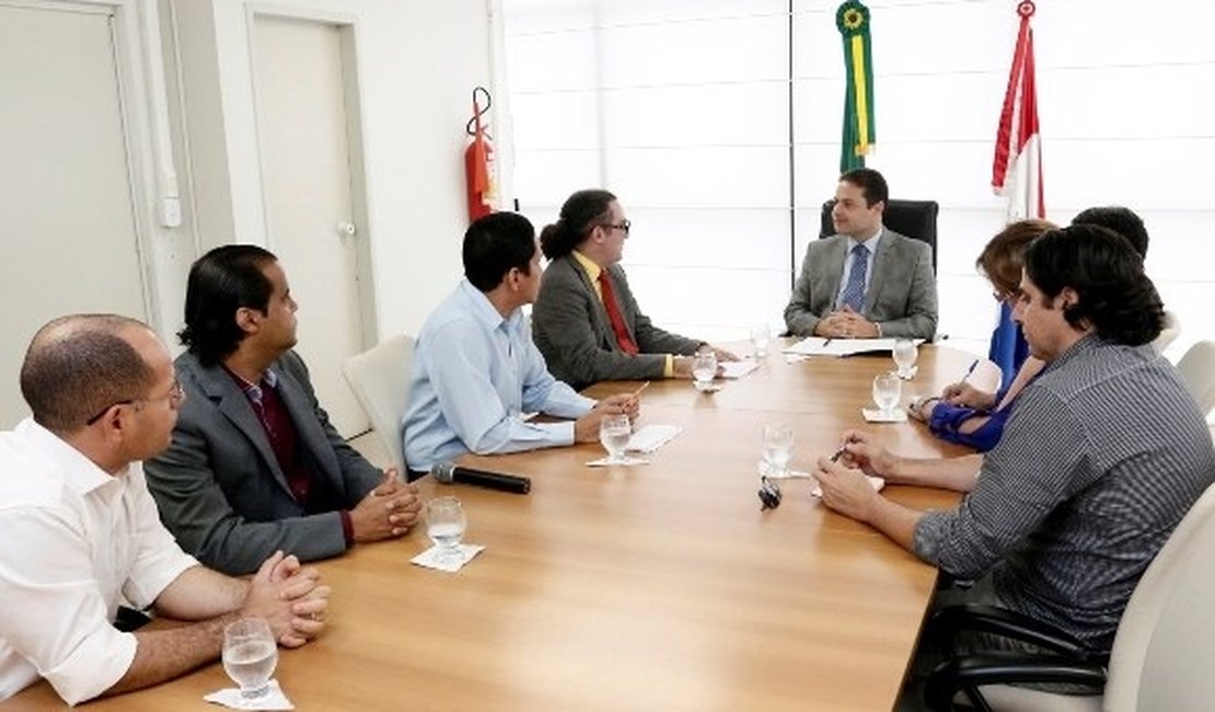 Governador Renan Filho reafirma compromissos com a Uneal