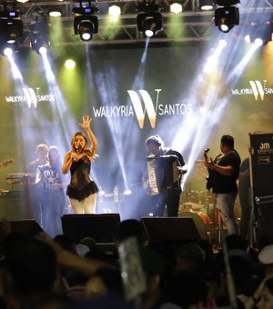 Cantora Walkyria Santos encerra programação festiva de Canafístula em Palmeira dos Índios