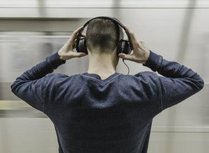 Audição de mais de 1 bilhão de jovens está ameaçada, alerta OMS