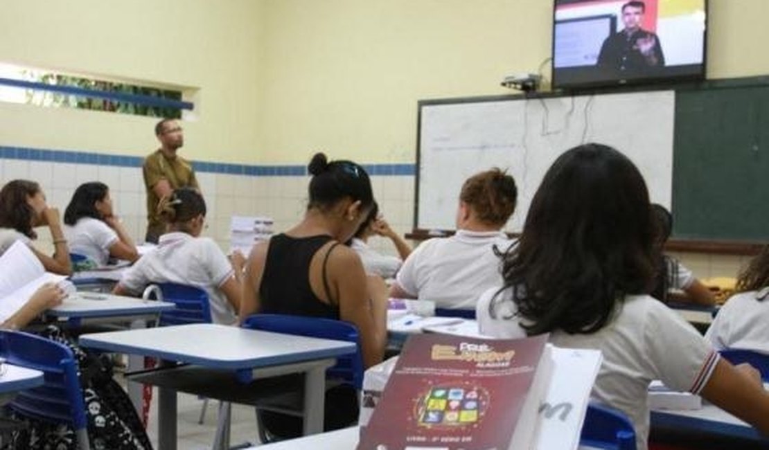 Mais de 27 mil alunos da rede pública participam do Pré-Enem