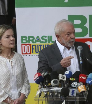 Exames de Lula estão dentro da normalidade, diz boletim médico