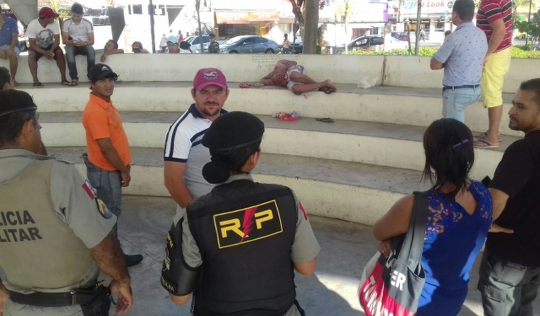 Homem é esfaqueado no Centro de Arapiraca