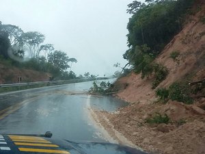 Polícia Rodoviária Federal interdita trechos de rodovias federais