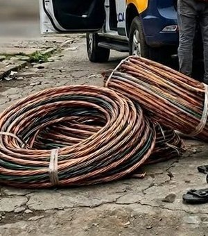 Dupla criminosa é presa ao furtar fios de cobre de edifício no Centro de Maceió