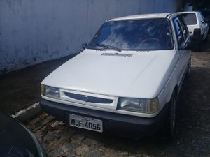 Carro furtado em estacionamento de supermercado é recuperado