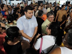 Vice-prefeito de Maceió se reúne com moradores de Bebedouro