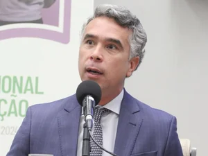 Rafael Brito se posiciona contra proposta que diminui os recursos da Educação no Brasil