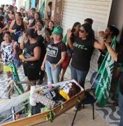 Salário atrasado: educação protesta na Barra de Santo Antônio