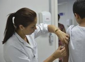 Vacina contra febre amarela é segura, mas ainda precisa mudar