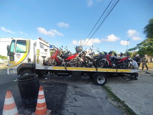 Polícia apreende veículos irregulares durante operação na parte alta de Maceió