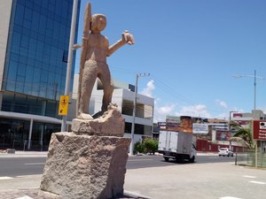 Onde estão as duas estátuas de pessoas negras em Maceió