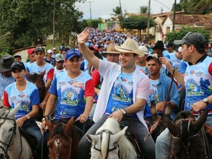 Renan Filho cumpre agenda participando de cavalgada