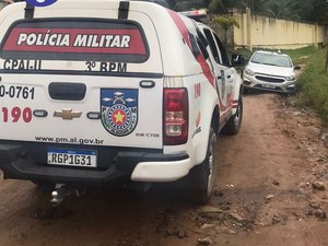 Policiais do 3º BPM recuperam veículo roubado que estava abandonado na zona rural de Arapiraca