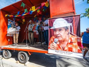 Defensor do forró alagoano, José Lessa é homenageado no Palco Móvel, na rua aberta da Ponta Verde