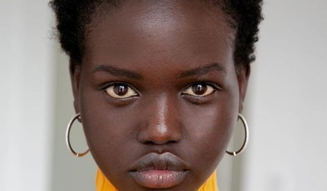 Ex-refugiada, top model tem foto trocada e acusa revista de 'racismo'