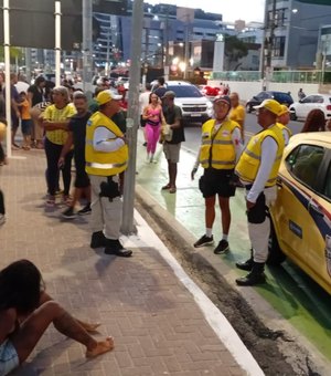 Confusão entre mulheres motivada por ciúmes termina em prisão na Orla da Pajuçara