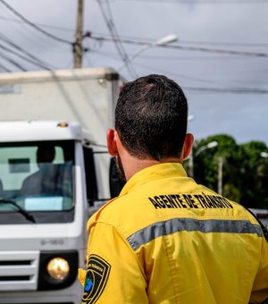 SMTT interdita via no Pinheiro para inspeção na rede de drenagem