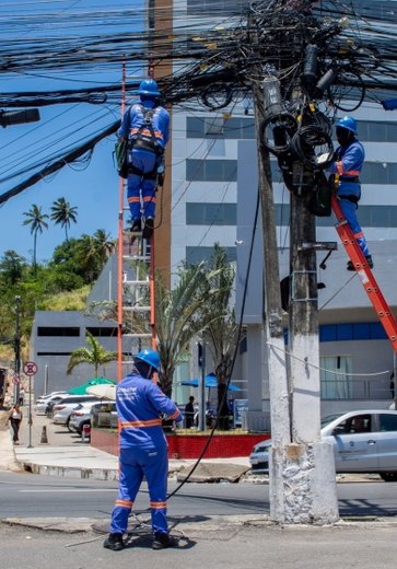 Projeto Poste Limpo já retirou mais de 300 toneladas de fiação em 18 bairros de Maceió