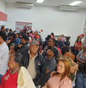 Idosos denunciam lotação e caixas eletrônicos sem funcionar em agência de Palmeira dos Índios