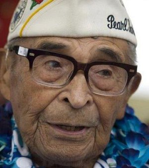 Sobrevivente mais velho de Pearl Harbor morre aos 106 anos