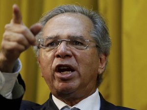 Guedes diz que dólar alto é bom: ‘empregada doméstica estava indo para Disney, uma festa danada’