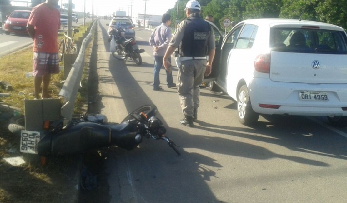 Motociclista se envolve em acidente na Avenida José Alexandre