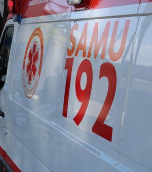 Samu atende vítima em surto psicológico no bairro do Farol, em Maceió