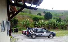 Policiais caçam o segundo suspeito de matar o policial