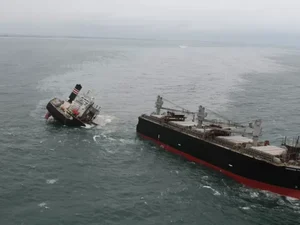 Navio com bandeira do Panamá se parte em dois no norte do Japão