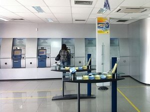 Agências bancárias deixam caixas eletrônicos sem dinheiro