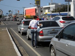 Detran alerta proprietários de veículos sobre plotagens