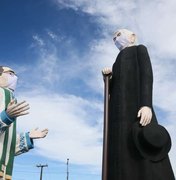 [Vídeo] Estátua de Padre Cícero com 13 metros desmorona em Maracanaú