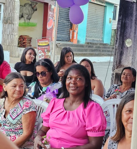 Mulheres participam da ação social Rosa Lilás no município de Campestre