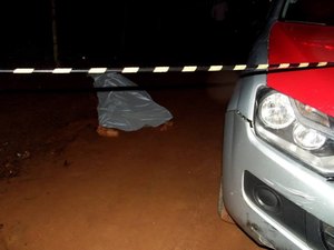 Homem embriagado morre após colidir moto contra veiculo