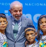 Lula entrega prêmio por compromisso com alfabetização a Palmeira dos Índios