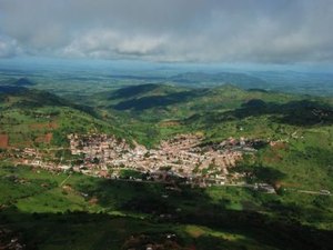 Homem suspeito de agredir irmãs e possuir armas de fogo é preso na zona rural de Água Branca