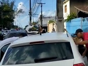 Motorista passa mal e colide contra poste na Av. Sebastião Corrêa da Rocha