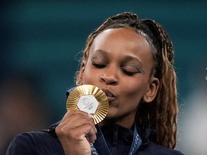 Histórico: Rebeca Andrade é ouro no solo da ginástica