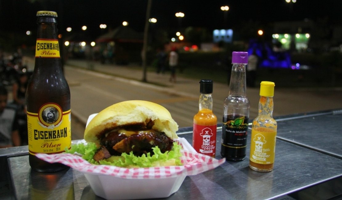 Soup Burgers Food Truck comemora 1 ano com muita música e sabor