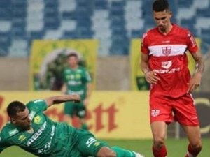 Desfalcado, CRB perde para o Cuiabá e se distancia do G4 da Série B