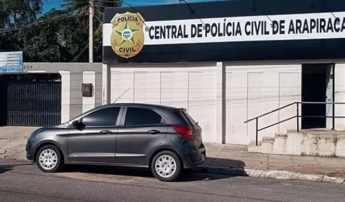 Revendedor de roupas é flagrado saindo de loja com peças sem pagar