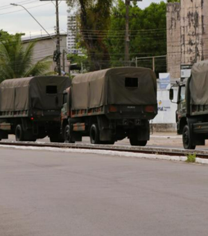 PF transporta 13 toneladas de armas e munições apreendidas de Maceió para Salvador