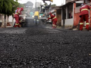 Ação de pavimentação é iniciada no Vale do Reginaldo, em Maceió