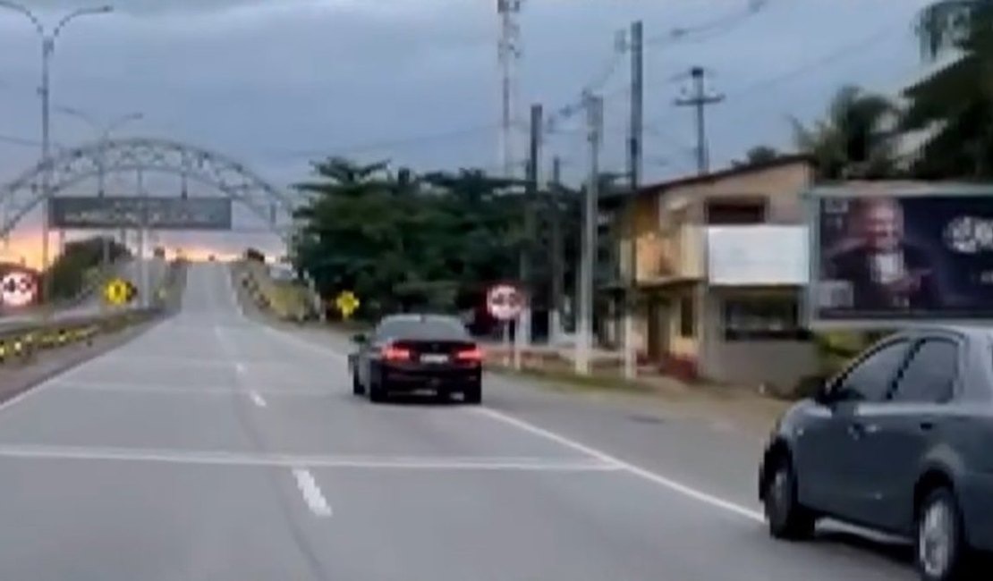 Polícia busca motorista que atropelou dois trabalhadores em Marechal Deodoro