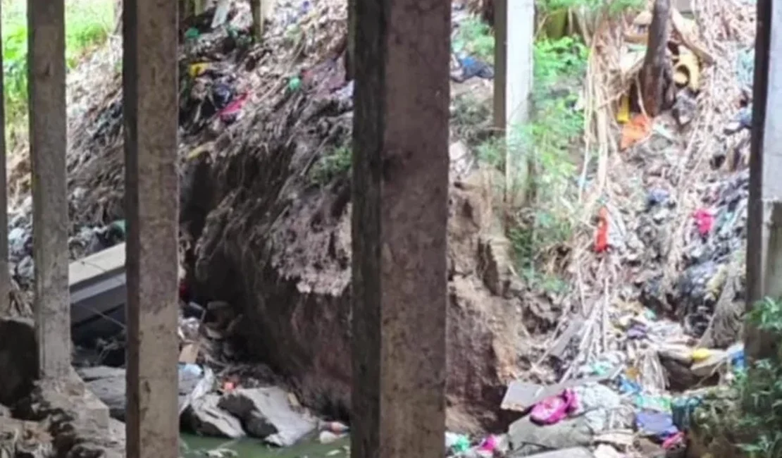 Polícia Civil investiga achado de dois cadáveres em córrego na cidade de Palmeira dos Índios