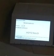 Eleitor agride mesária ao achar que urna estava fraudada