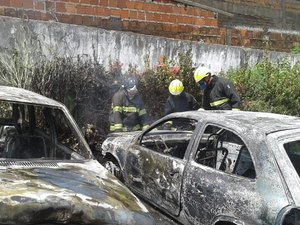 Incêndio deixa carros em chamas em via pública de Maceió