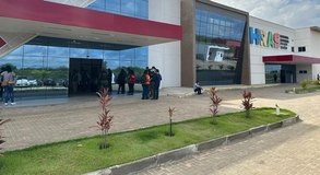 Colisão entre carro e moto deixa homem de 59 anos ferido em Delmiro Gouveia