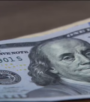 Dólar abre em queda após reunião entre Lula e Trump e com expectativa de acordo entre EUA e China