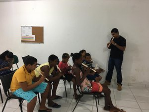 Crianças e adolescentes do Deda Paes formam banda de música